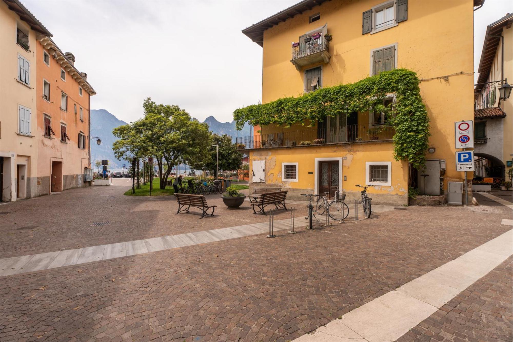 Garda Living Apartments Torbole Bed & Breakfast