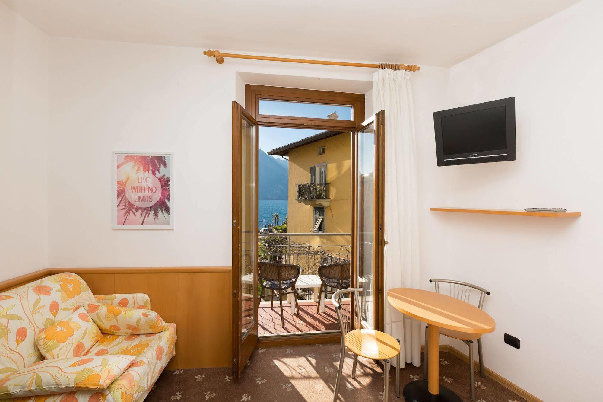 Garda Living Apartments Torbole Bed & Breakfast