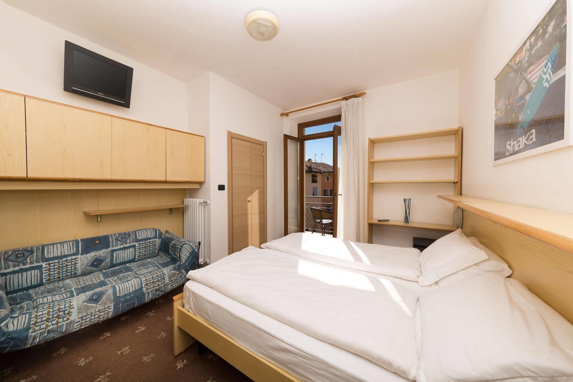 Bed & Breakfast Garda Living Apartments Torbole 2*
